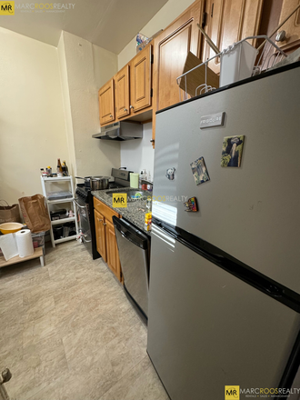 Kitchen - Beacon St Studio Kenmore Sq Apartments