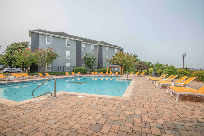 Community Pool - The Heights of Knoxville! Discounted one bedroom located in fabulous apartment convenient to UT's C