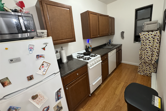 Kitchen - Cute Apartment in Symphony, Looking for a female roomate to take over half of lease