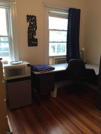 Bedroom with Big desk - Furnished Room w/ Family flexible start date & stay  (option to incl. food in kosher kitchen) Duplex