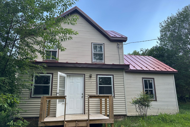  - Country living near Crozet!