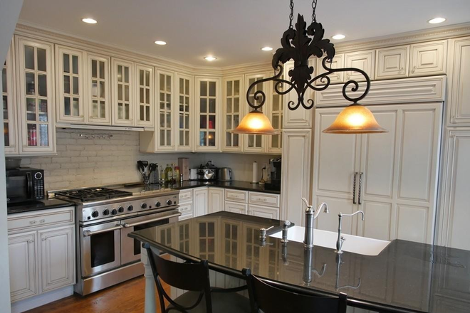 Call NOW for showings! 617-236-8600 - WARWICK ST - 3 STORY SOUTH END TOWNHOUSE 5BR AVAIL *9/1/2026* W/ LNDRY IN UNIT, 3.5 BATH, FIREPLACE!