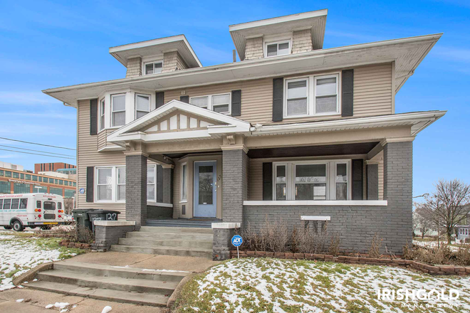 Front - 127 E. Marion Street House