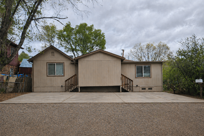 Front of house - 4 Bed / 2 Bath House - Walking Distance to NAU and Downtown
