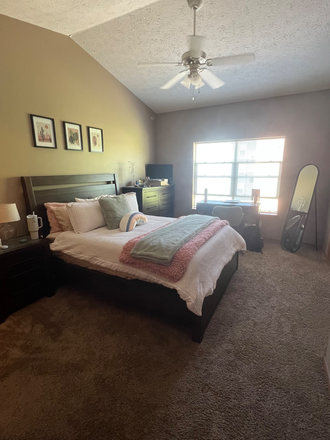 Bedroom - Spacious 2 bedroom - 1 space available