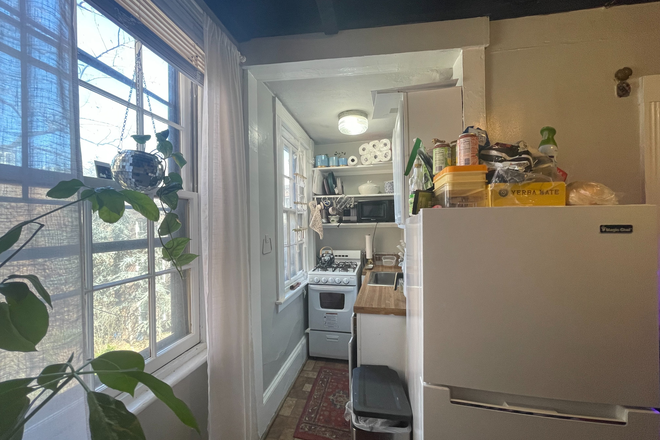 . - NO BROKER FEE - HEAT/HT WATER INCLUDED - 1 BED / 1 BATH - AVAIL 9/1! Apartments