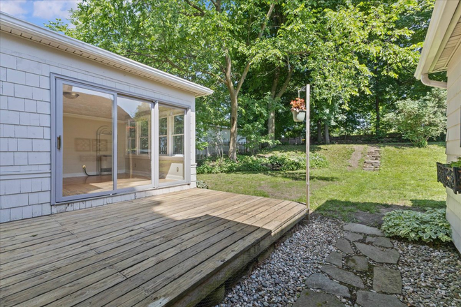 Back deck - Lovely House - Perfect UVM and Medical Center Location