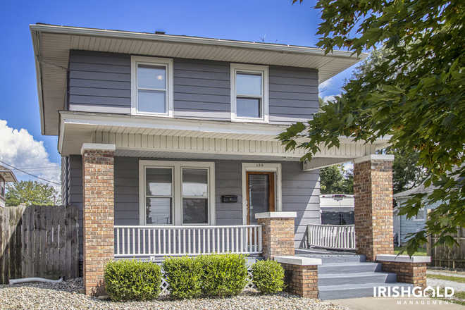 Front - 130 North Saint Louis Boulevard House