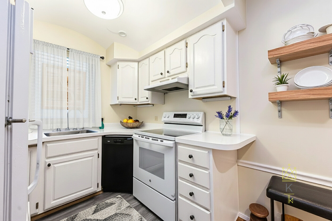 kitchen - Sunny 2 bed /2 bath in Brookline with roof deck - landlord pays the fee! Apartments