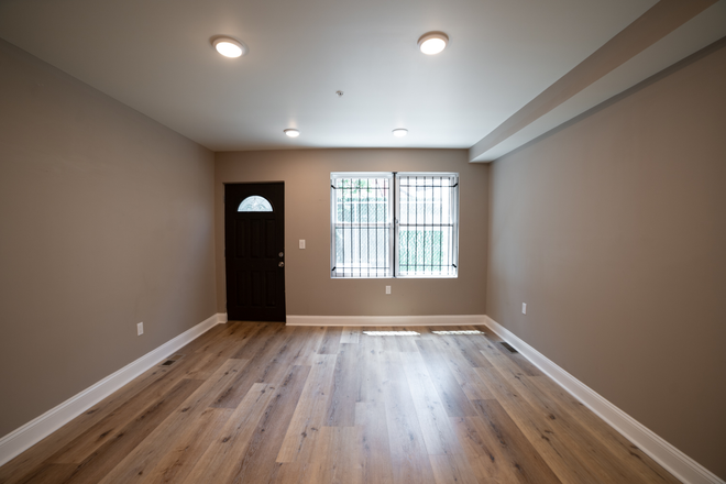 Living Room - New Construction Luxury 3 Bed 3 Bath Unit On Great Block Apartments