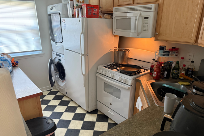 Kitchen - Cambridge Square, Close to Grounds Townhome