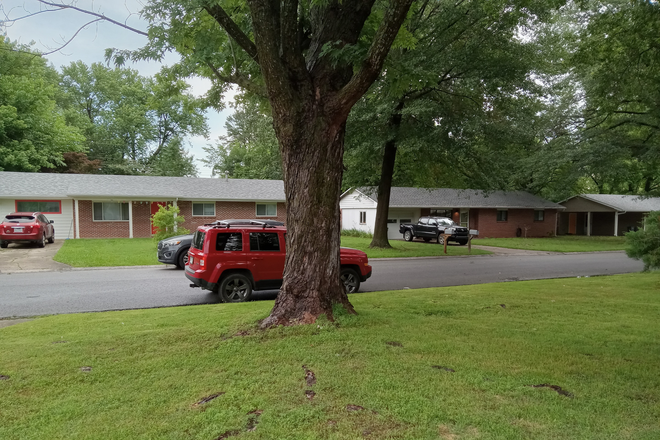 Street View from front door (parking) - FULLY FURNISHED, ALL UTILITIES PAID, MOVE-IN READY