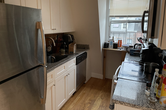 Call NOW for showings! 617-236-8550 - MASS AVE - LRG DUPLEX 5BR FOR *9/1/205* W/ LNDRY IN BLDNG, 2 BATHS, H&HW INC, DW, NEWER KTCHN/BATHS! Apartments