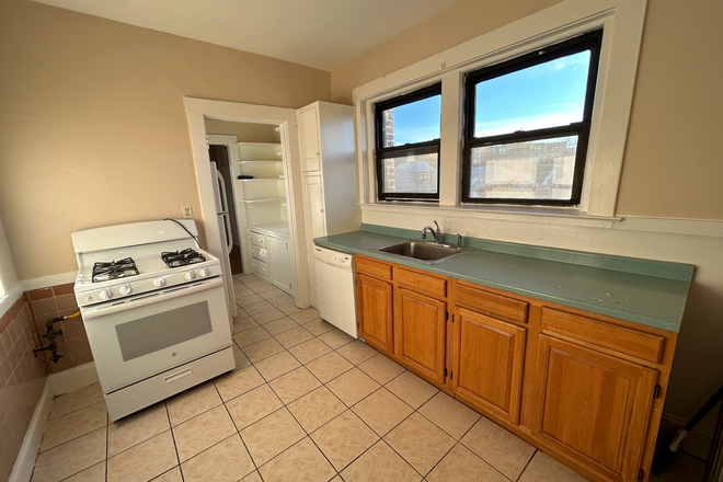 Kitchen - MASSIVE 4-BEDROOM APARTMENT STEPS TO BC BUS STOP