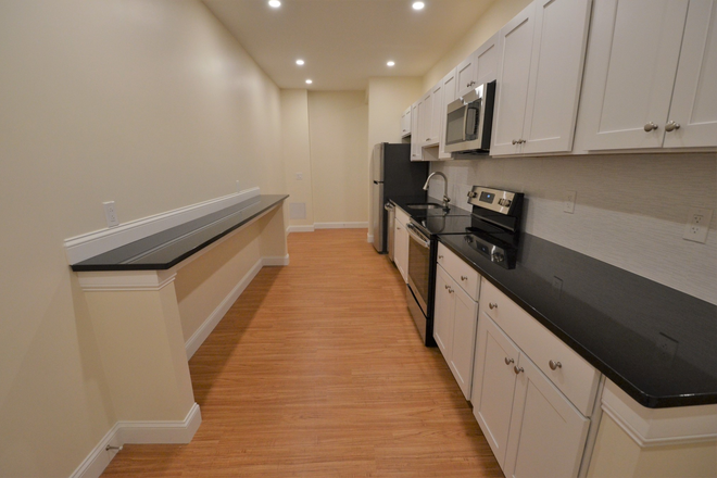 Kitchen - NO BROKER'S FEE - Newly renovated & spacious 3 bed split (4 bed no living room)! Apartments