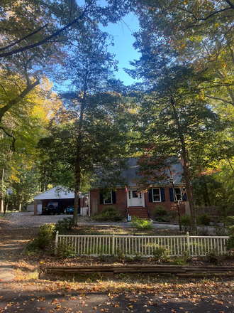 Residence - Quiet Forest Cottage 2bed/1bath House