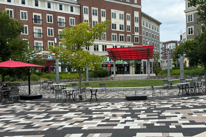 Downtown Storrs 2 minutes away-walking - Condo across the street from UCONN