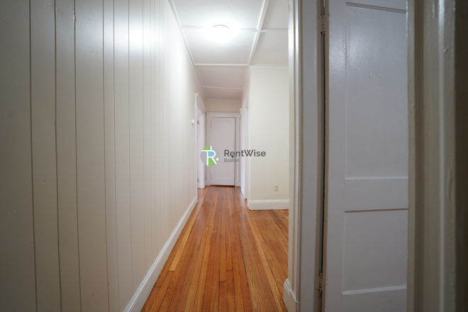 1 - AVAIL NOW-Awesome Fenway 1 bed Split! H/HW inc. Elevator, NO FEE!