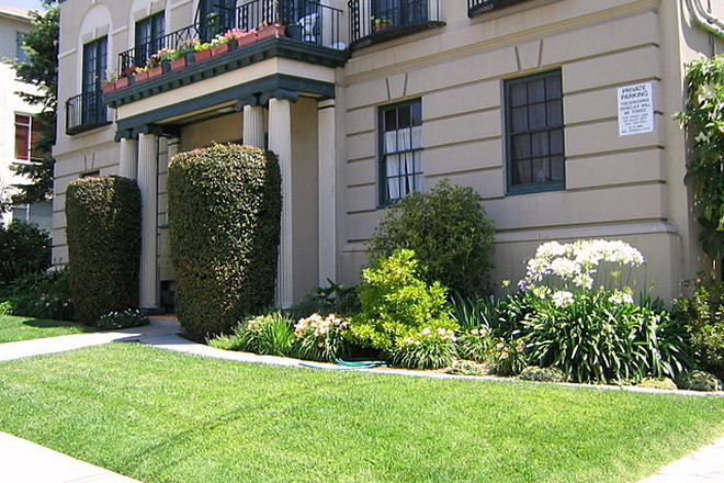 Building - Extra-large one-bedroom/one bathroom apartment has an open floor plan