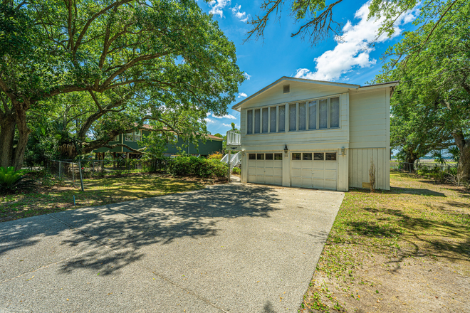 Exterior - Charming Fully Furnished Waterfront Cottage on Folly House