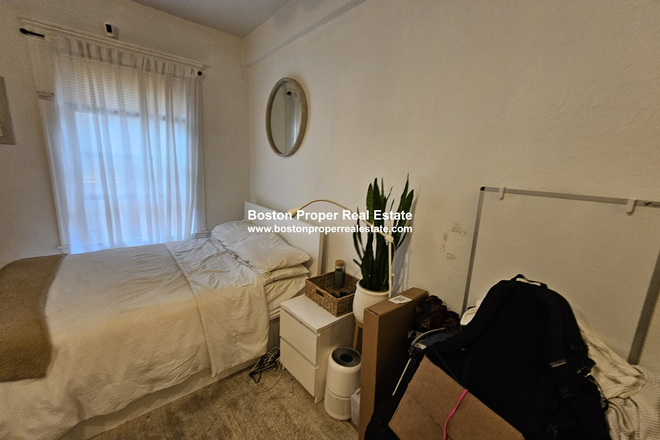 a - Right by Northeastern Apartments