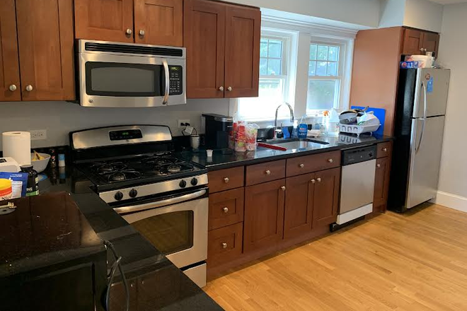 kitchen - Updated 10/18/24 4 bed 2 bath house steps from campus with renovated kitchen! Must see! 2024
