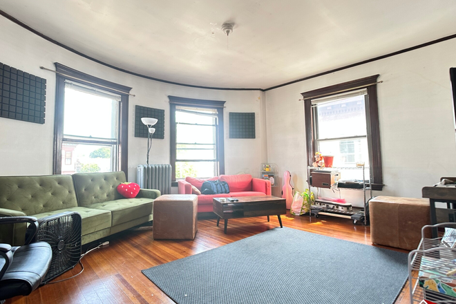 LIVING - NO BROKER FEE! 4 BED WITH HEAT AND HOT WATER INCLUDED!