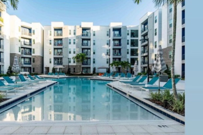 pool area - Union on Fletcher Room with private bath in 4x4 apt
