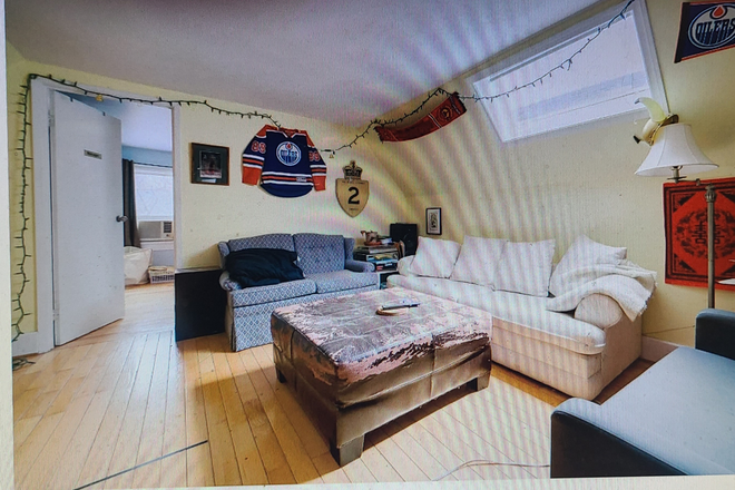 Livingroom/Dining room - College & St. George ( m5t1z3 ) appointments to view available