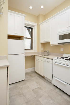 Kitchen - Charlesgate East 2 Bed Fenway Apartments