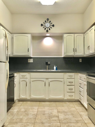 Kitchen - Private and furnished bedroom 15 min bike from campus Townhome