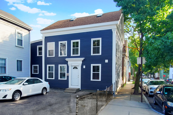 Exterior - Newly Renvoated Studio Available Now - Amazing Location Apartments