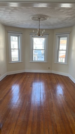 . - Sunny and spacious 2.5 bedroom apartment in Oak Square