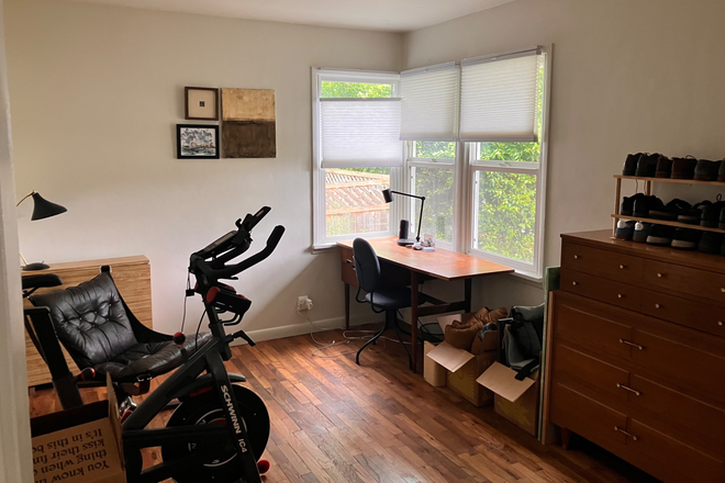 Front Bedroom - Two-bedroom with backyard, deck, and front porch in quiet neighborhood near Willamette River House