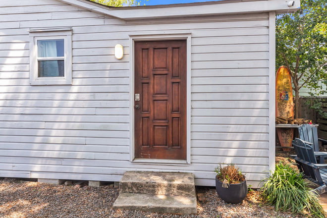 Front door - King’s Retreat Apartments