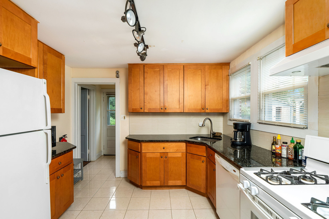Kitchen - Walkable to town at 96 Linden Lane Apartments