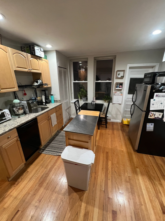kitchen - 2 bd 1 ba Hardwood Floors and Updated Kitchen