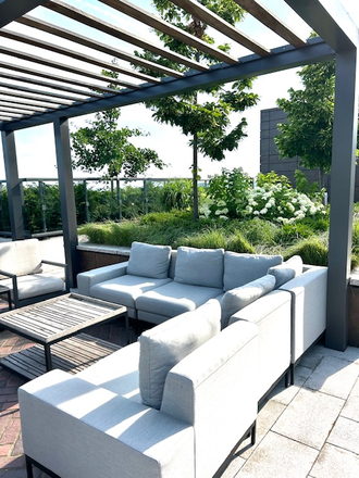 Rooftop Garden with BBQ ‘s - 1 bdrm shared Penthouse 1 blk Dupont Subway *CLOSE to U of T *Private Bath *FREE Utilities
