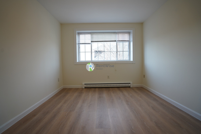 1 - Beautiful Bright 2 Bedroom | Close to MBTA | No Undergrads | Cats ok | NO FEE! Apartments
