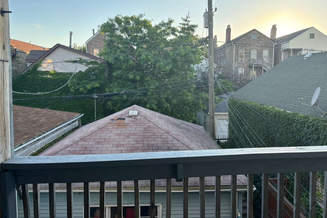 Deck - Roommate wanted close to campus in Pilsen neighborhood Apartments