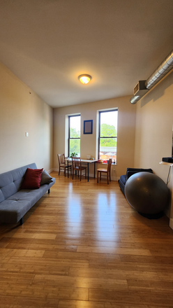 Living room - Woodburn Apartments