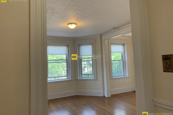 Bedroom_livingroom - STUDIO COMMONWEALTH AVE MOVE IN **ASAP**  BU AND BC LAW **NO FEE** Apartments