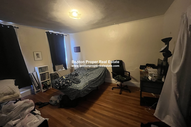 a - 3 bedrooms right in Back Bay by Mass Ave and Kenmore Apartments