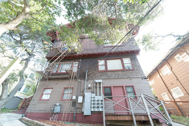 Photo - 1321 Spruce Apartments