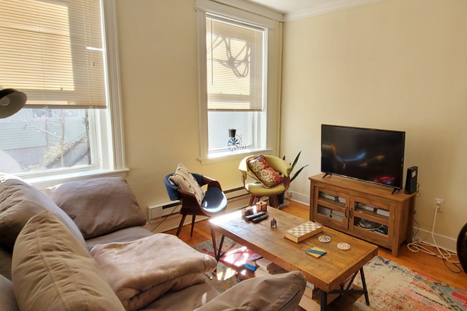 1 - SEPT 2026-Awesome 1 bed, 1 bed Split and 2 bed splits, NO Broker Fee! Apartments