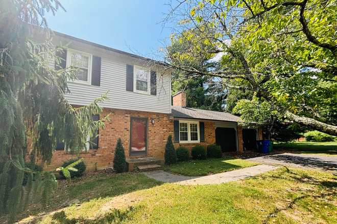 Photo - 4 Bedroom 2.5 Bathroom House