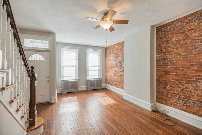 Living Room - 1826 S 16th St For Rent! Townhome