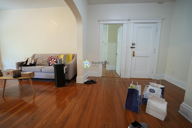 1 - SEPT 2026- BU Central 2 bed, SPACIOUS! H/HW inc. No Fee Apartments