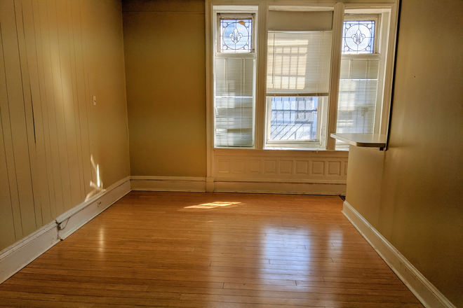Living room - 4007 Pine Street Apartments
