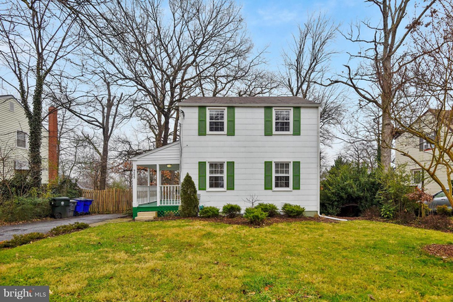 house - Room with large windows House